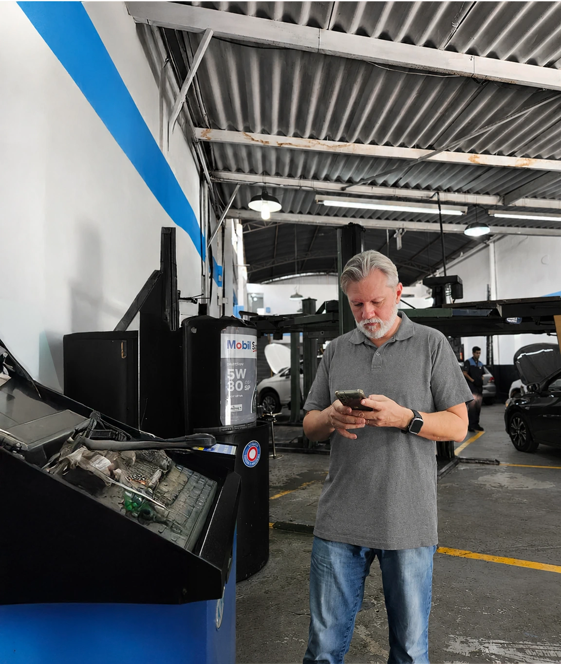 Marcos de Castro na oficina Onmotor